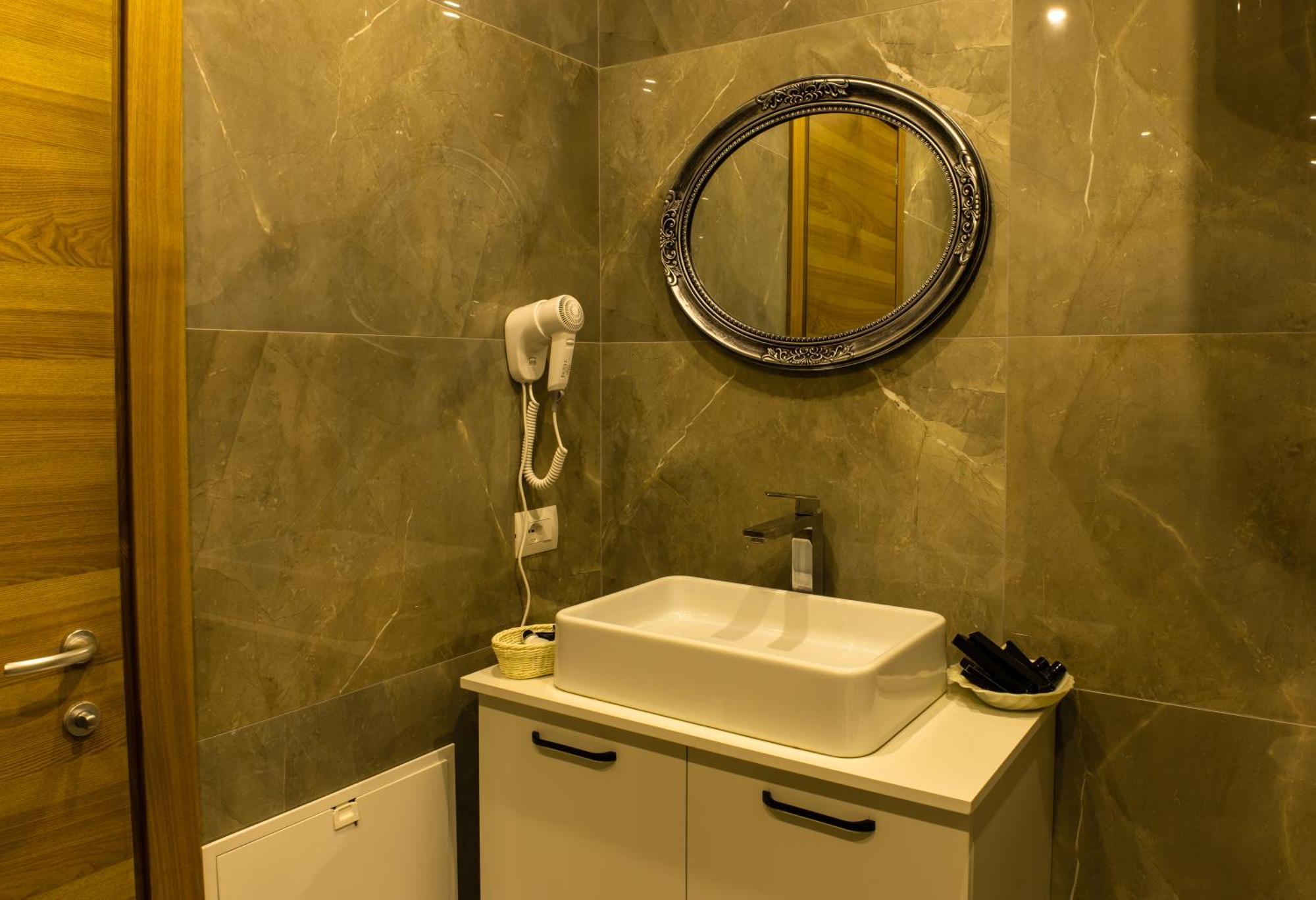 Costa Del Sol Hotel Durres Bagian luar foto