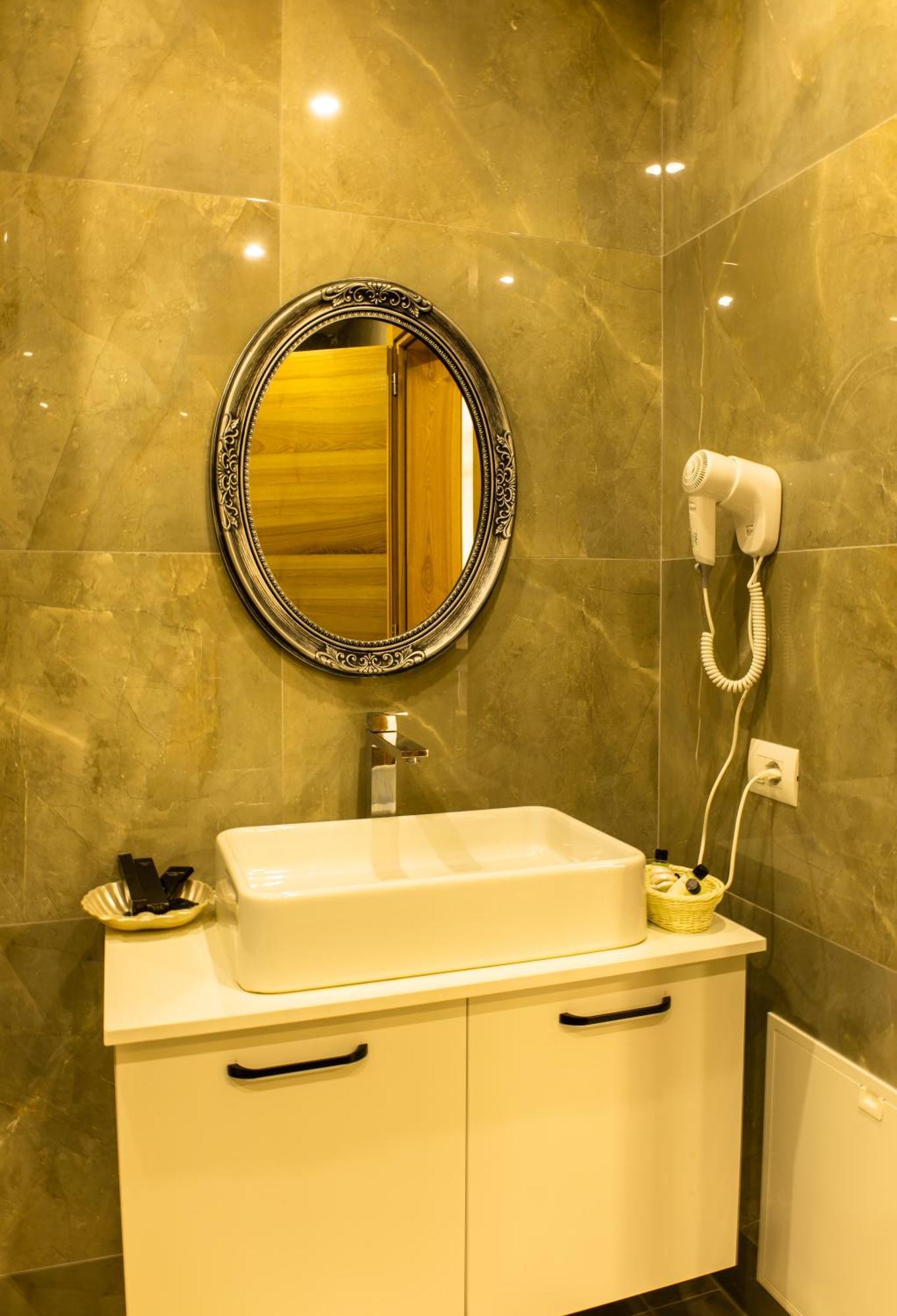 Costa Del Sol Hotel Durres Bagian luar foto