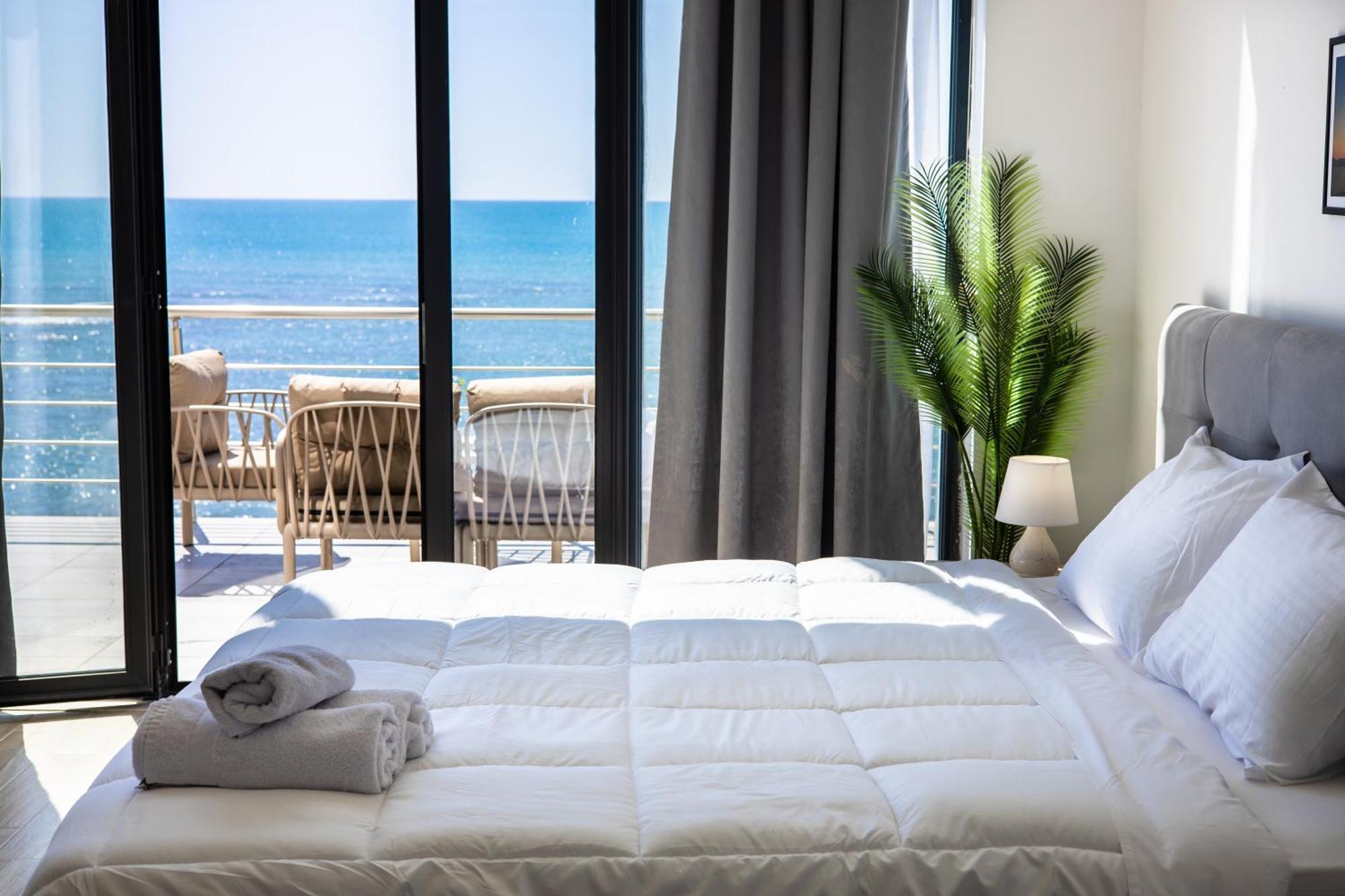 Costa Del Sol Hotel Durres Bagian luar foto